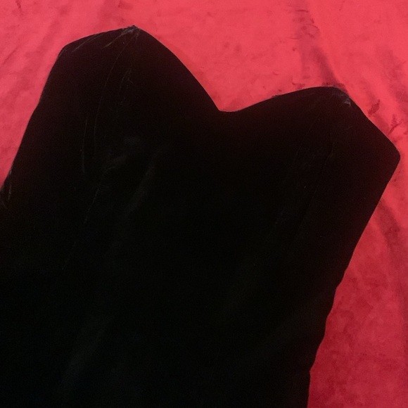 CDC Evening 90s Vintage Black Velvet Strapless Maxi Dress
Size 2 or Small - Picture 2 of 8